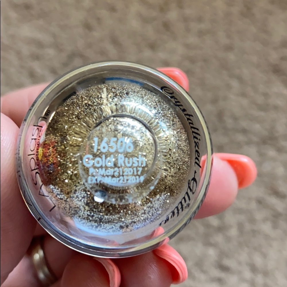 Glitter - Picture 2 of 3